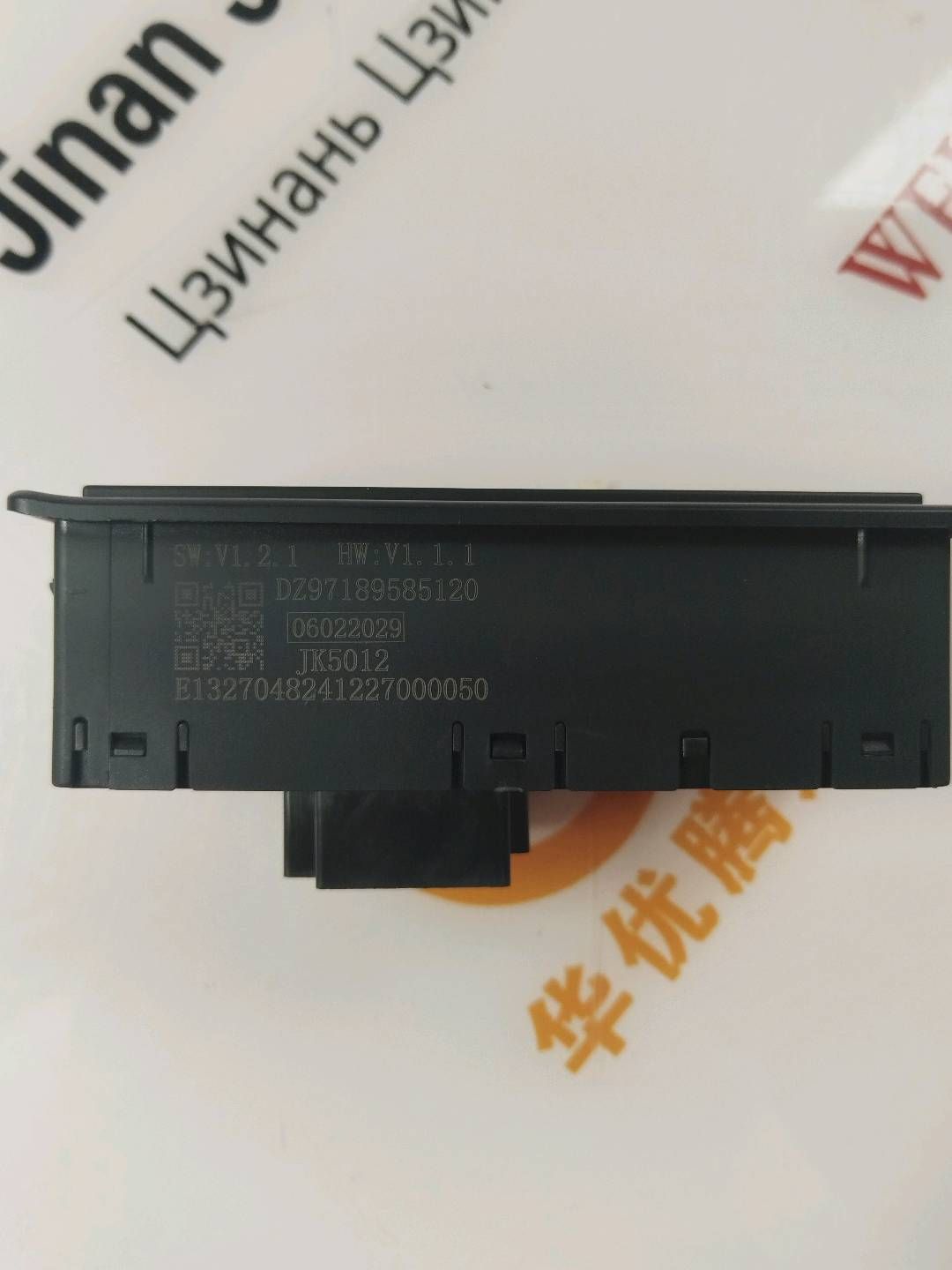 Переключатель стеклоподъёмника SHAANXI X3000 5120 правой